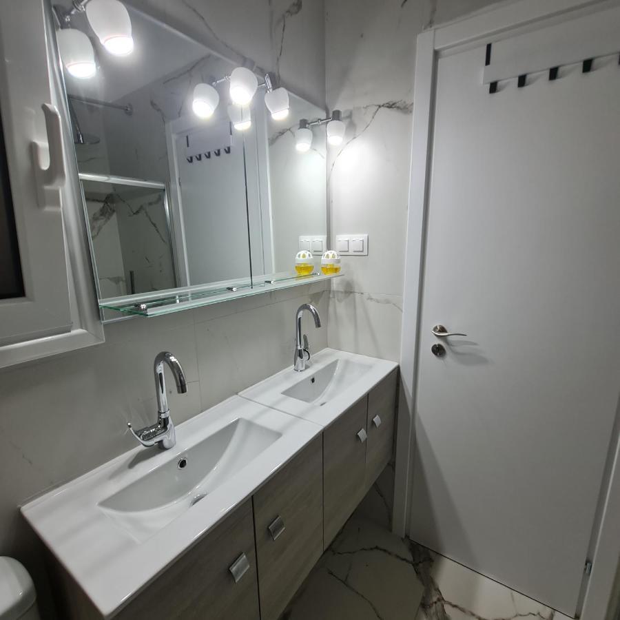 Full Near Kato Patissia Apartment